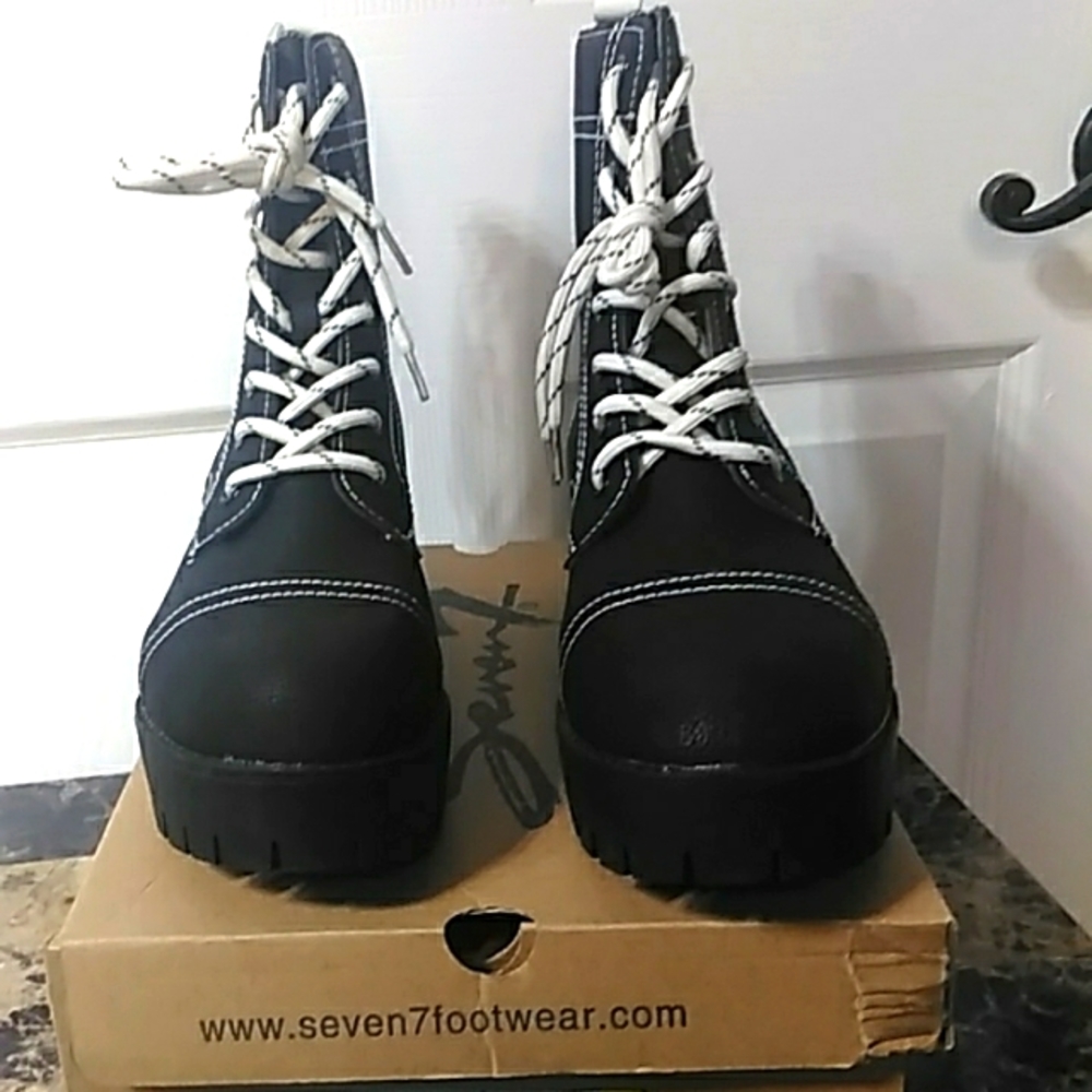 Seven 7 brand womens moto/combat lace up black boots. NWT & original box… - Picture 3 of 5